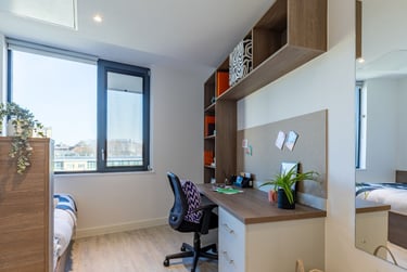 Silver En Suite - Image 3